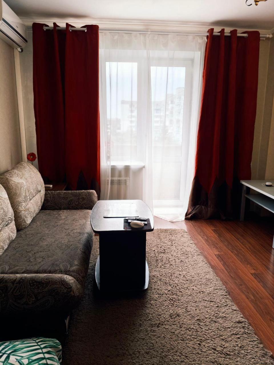 Spacious Apartment With Balcony Krementsjuk Eksteriør bilde